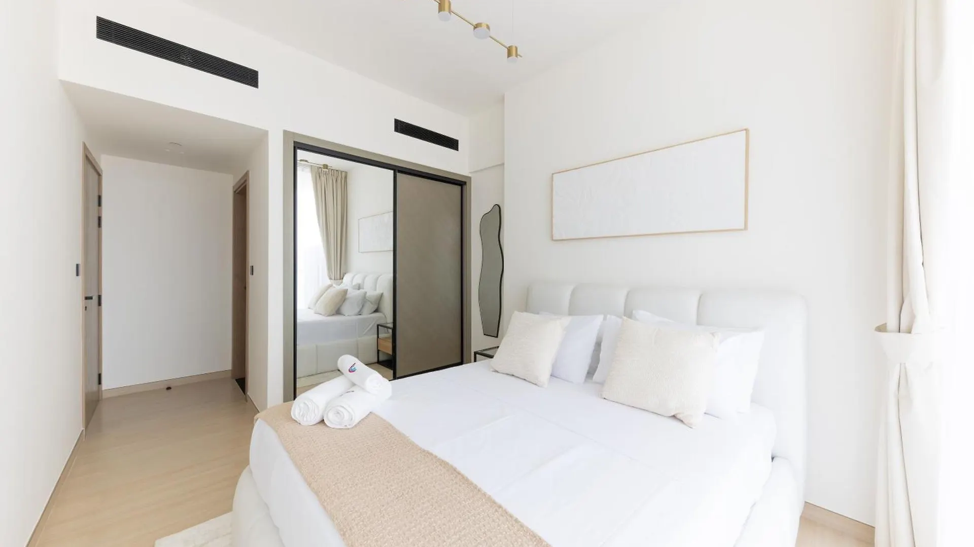 Bright 1Br With Balcony In Binghatti Corner Dubai