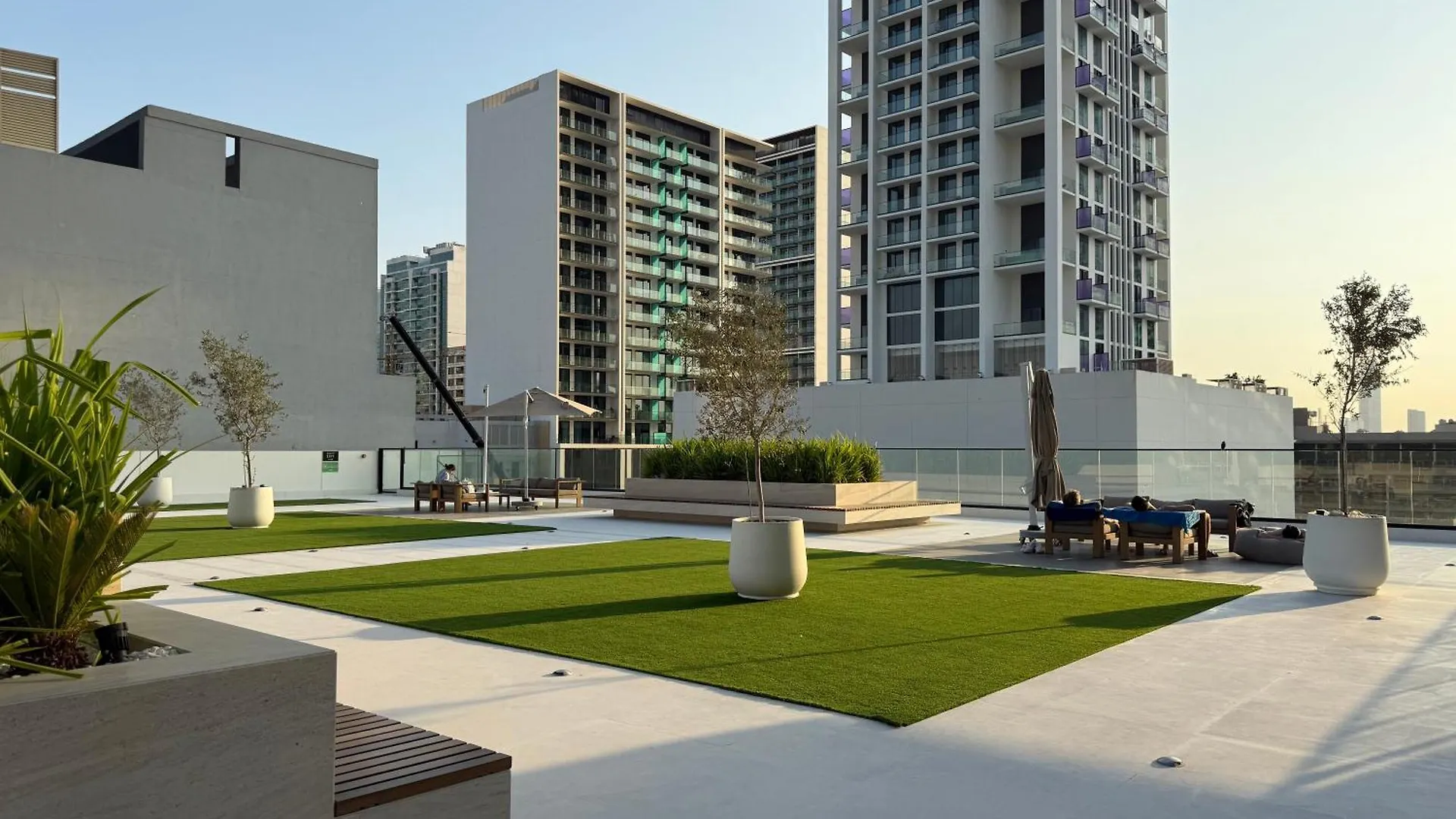 Bright 1Br With Balcony In Binghatti Corner Dubai Apartment