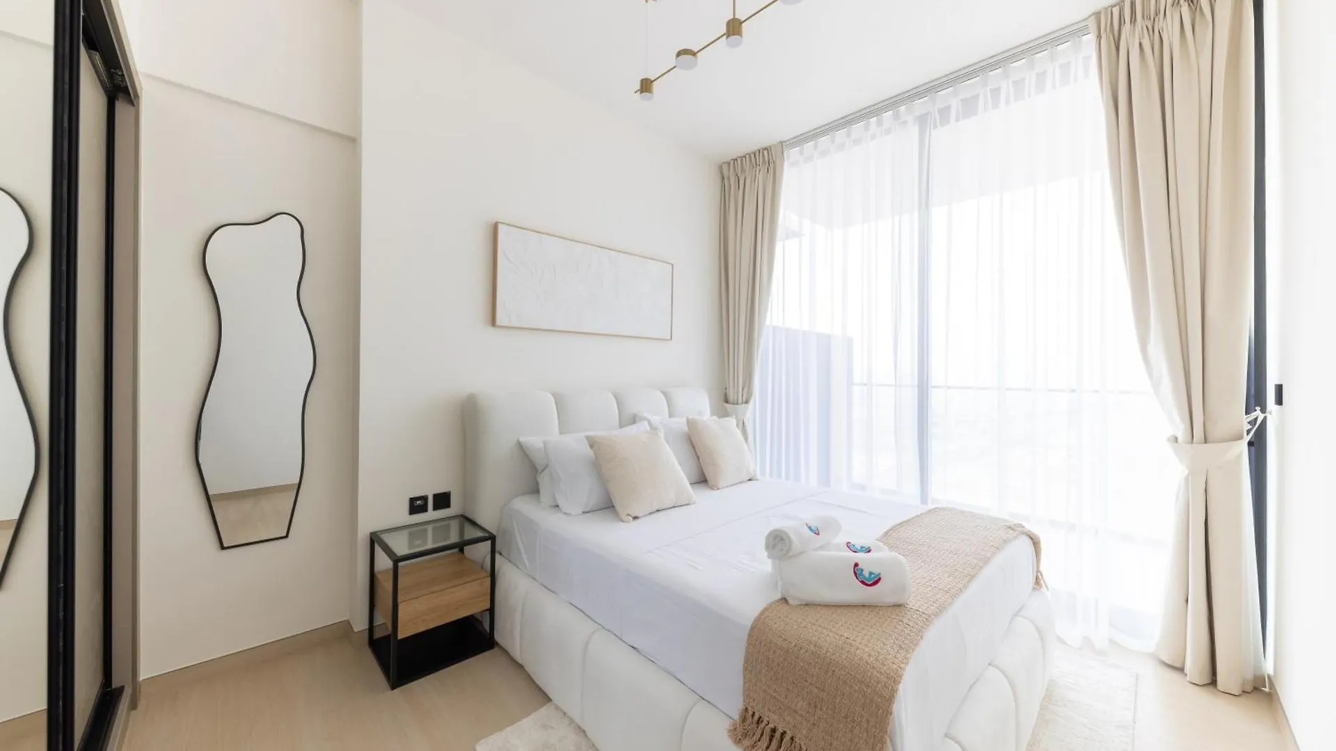 Bright 1Br With Balcony In Binghatti Corner Dubai Apartment