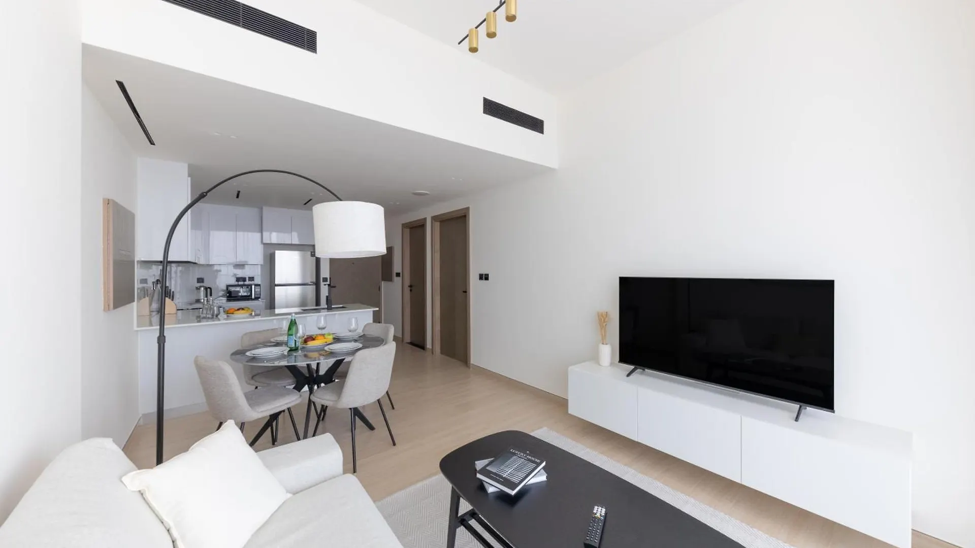 Bright 1Br With Balcony In Binghatti Corner Dubai